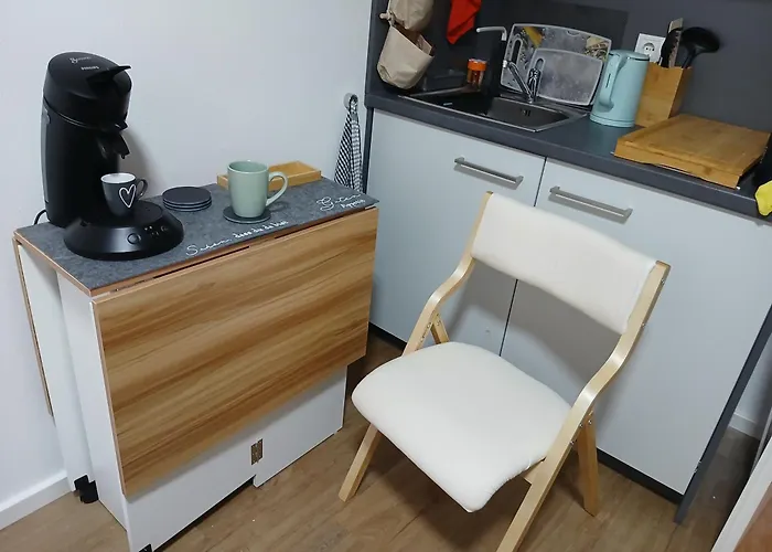 Modernesminizimmer-Stadtnah-Selfcheckin-Parkplatz