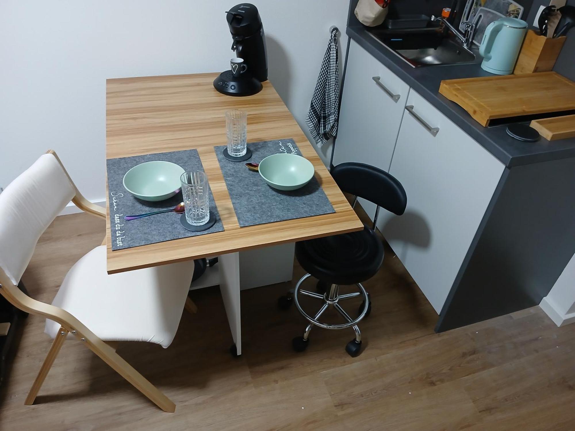 Modernesminizimmer-stadtnah-selfcheckin-parkplatz *