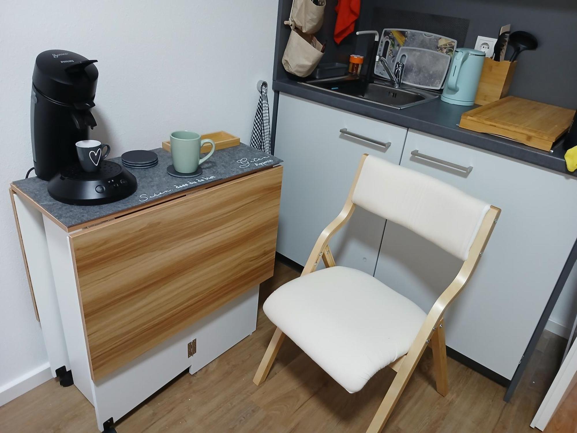 Modernesminizimmer-stadtnah-selfcheckin-parkplatz *